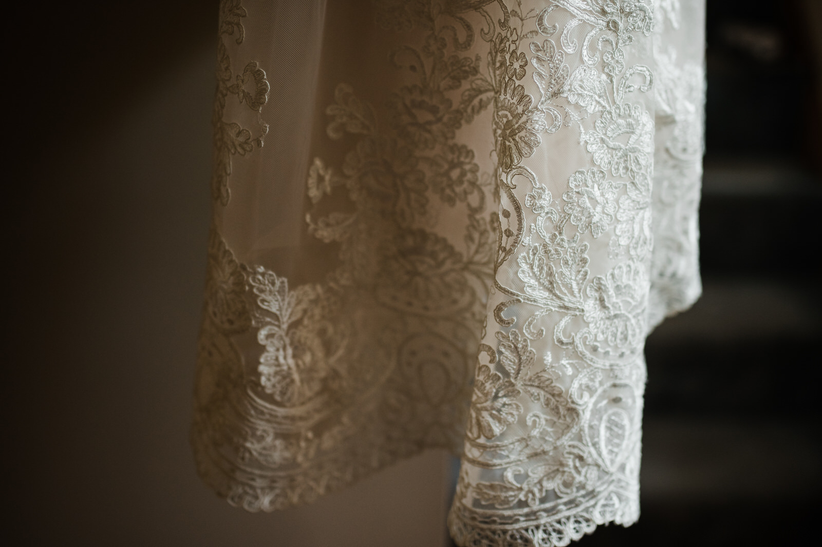 brides lace dress