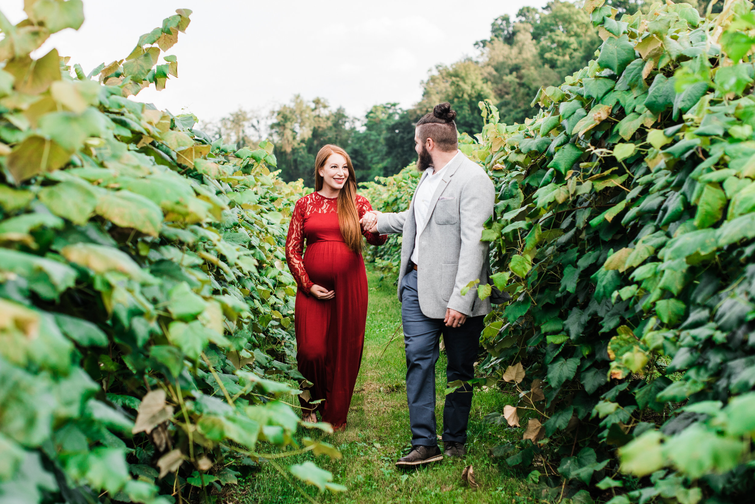 pittsburgh-maternity-photographers-winery-apple-orchard-session_16.jpg