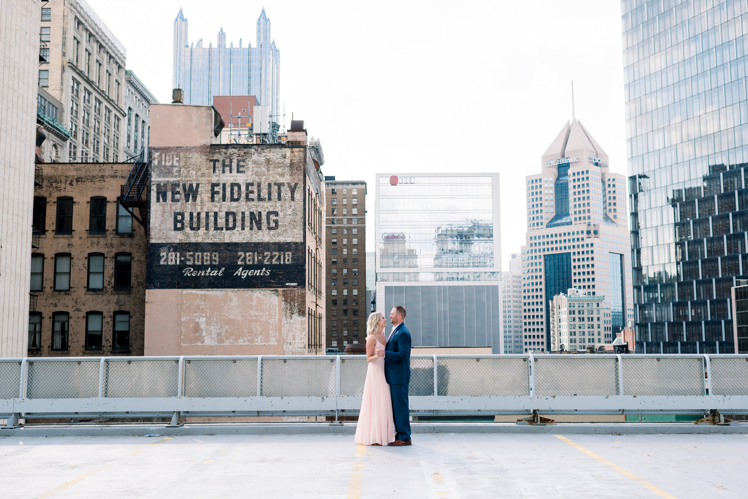 downtown-pittsburgh-rooftop-engagement-session-ashley-reed-photography11.jpg