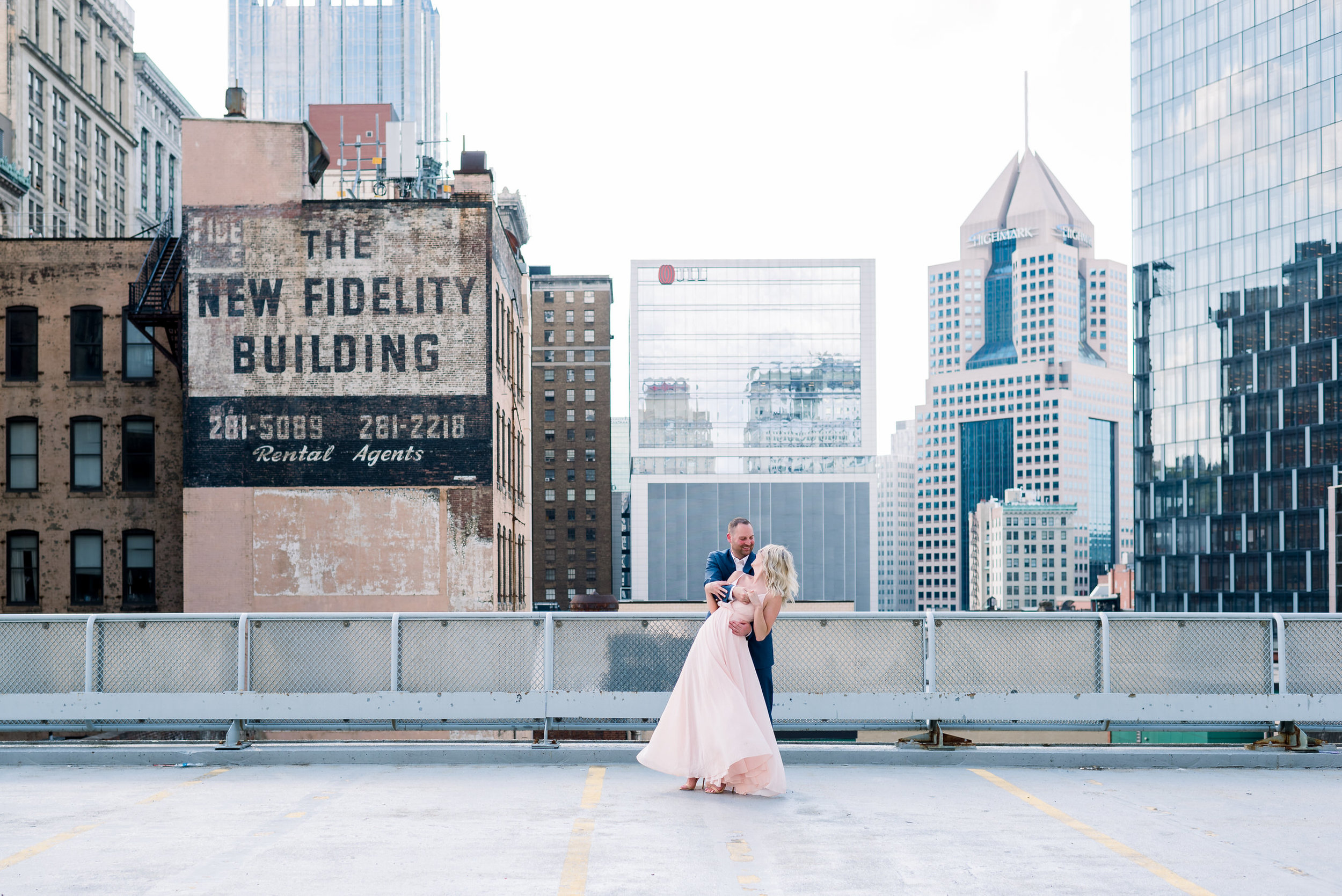 downtown-pittsburgh-rooftop-engagement-session-ashley-reed-photography12.jpg