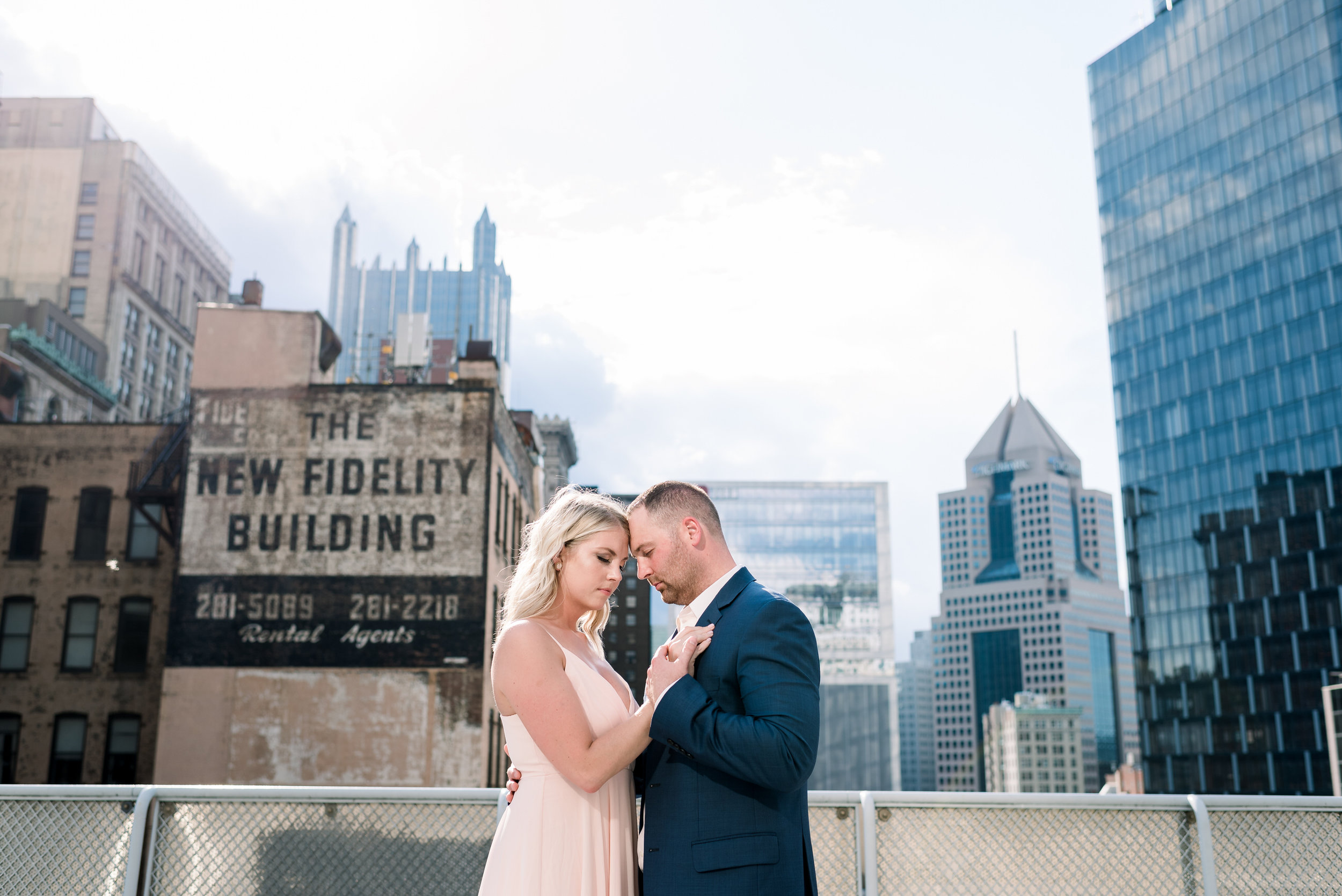 downtown-pittsburgh-rooftop-engagement-session-ashley-reed-photography19.jpg
