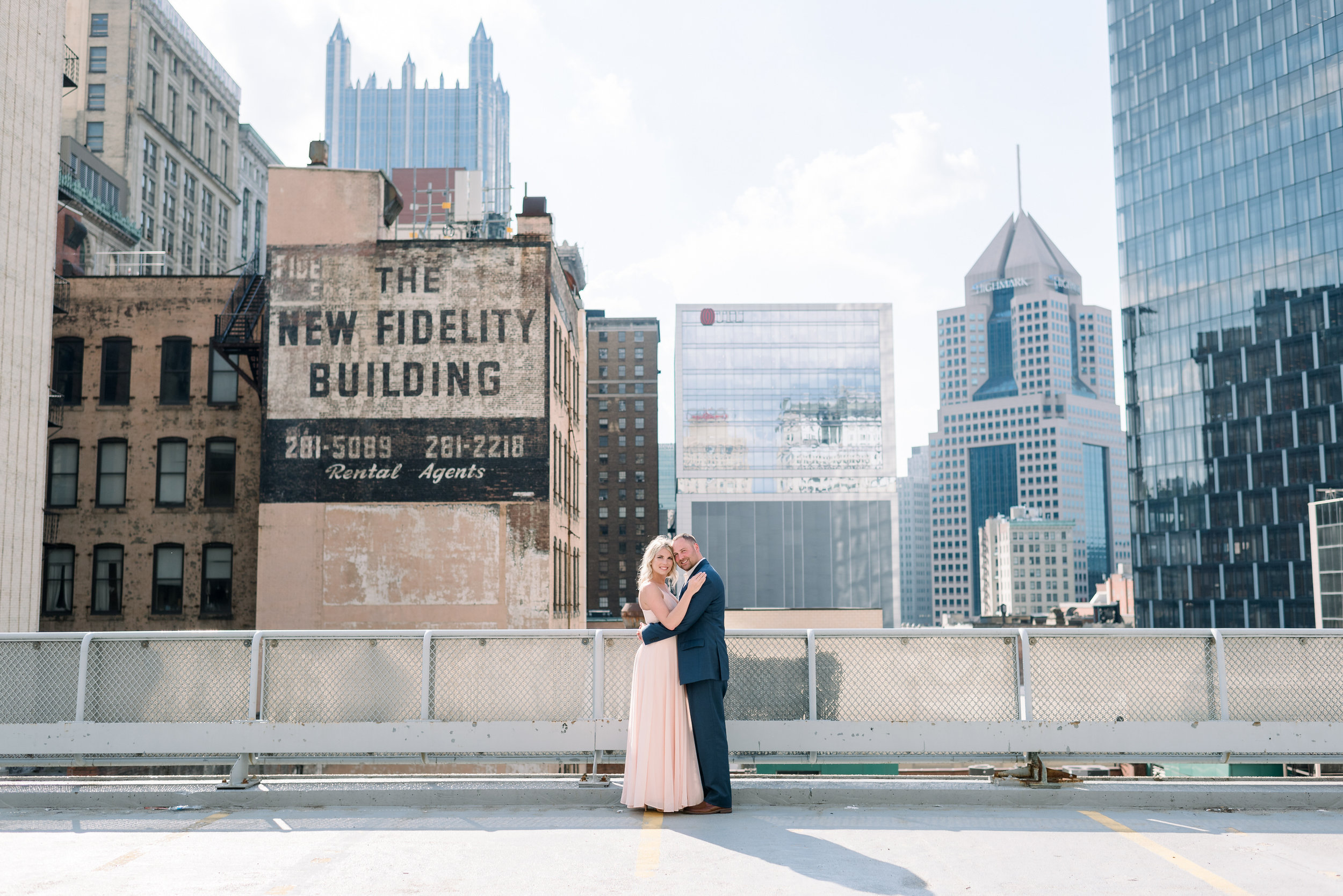 downtown-pittsburgh-rooftop-engagement-session-ashley-reed-photography2.jpg