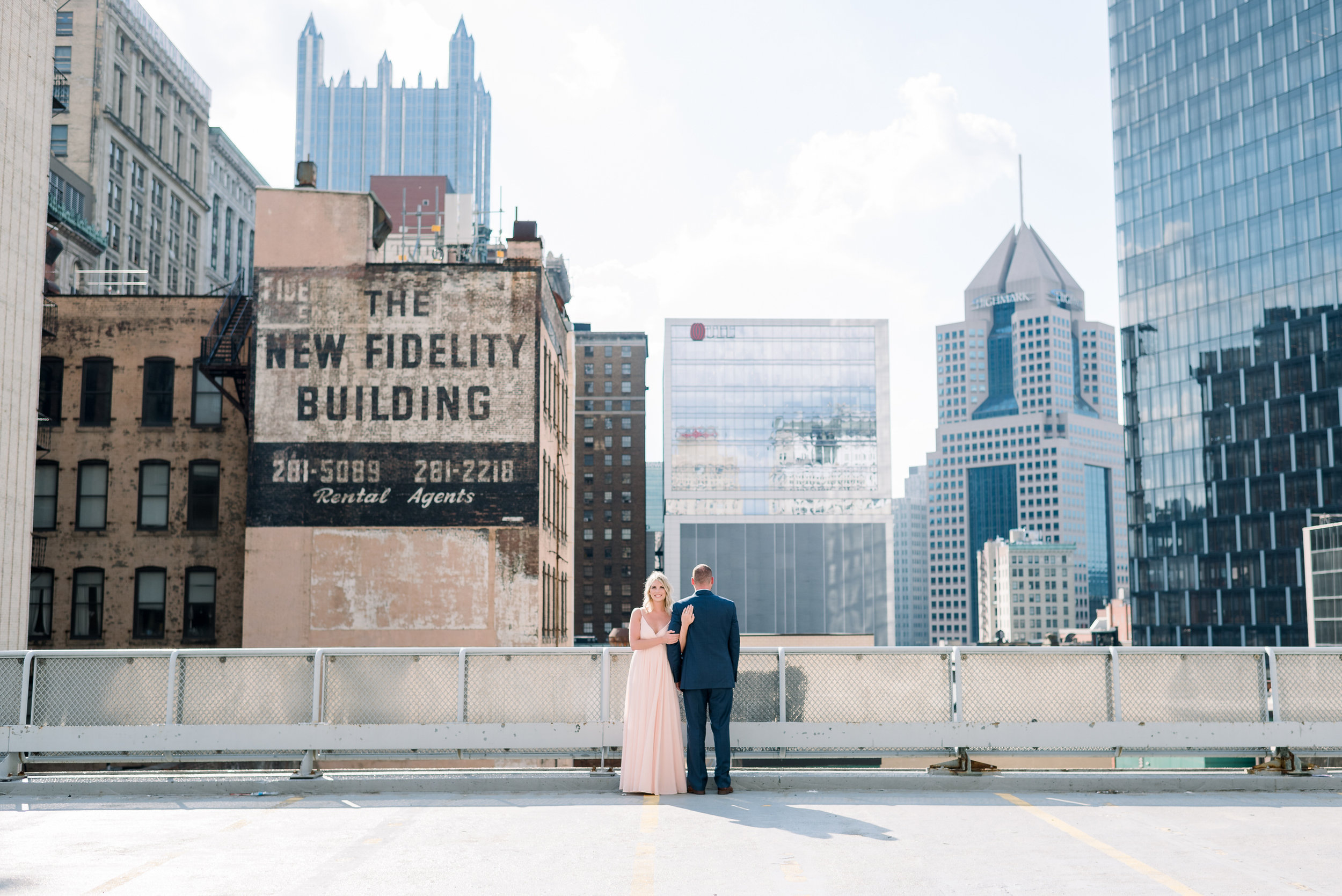 downtown-pittsburgh-rooftop-engagement-session-ashley-reed-photography4.jpg