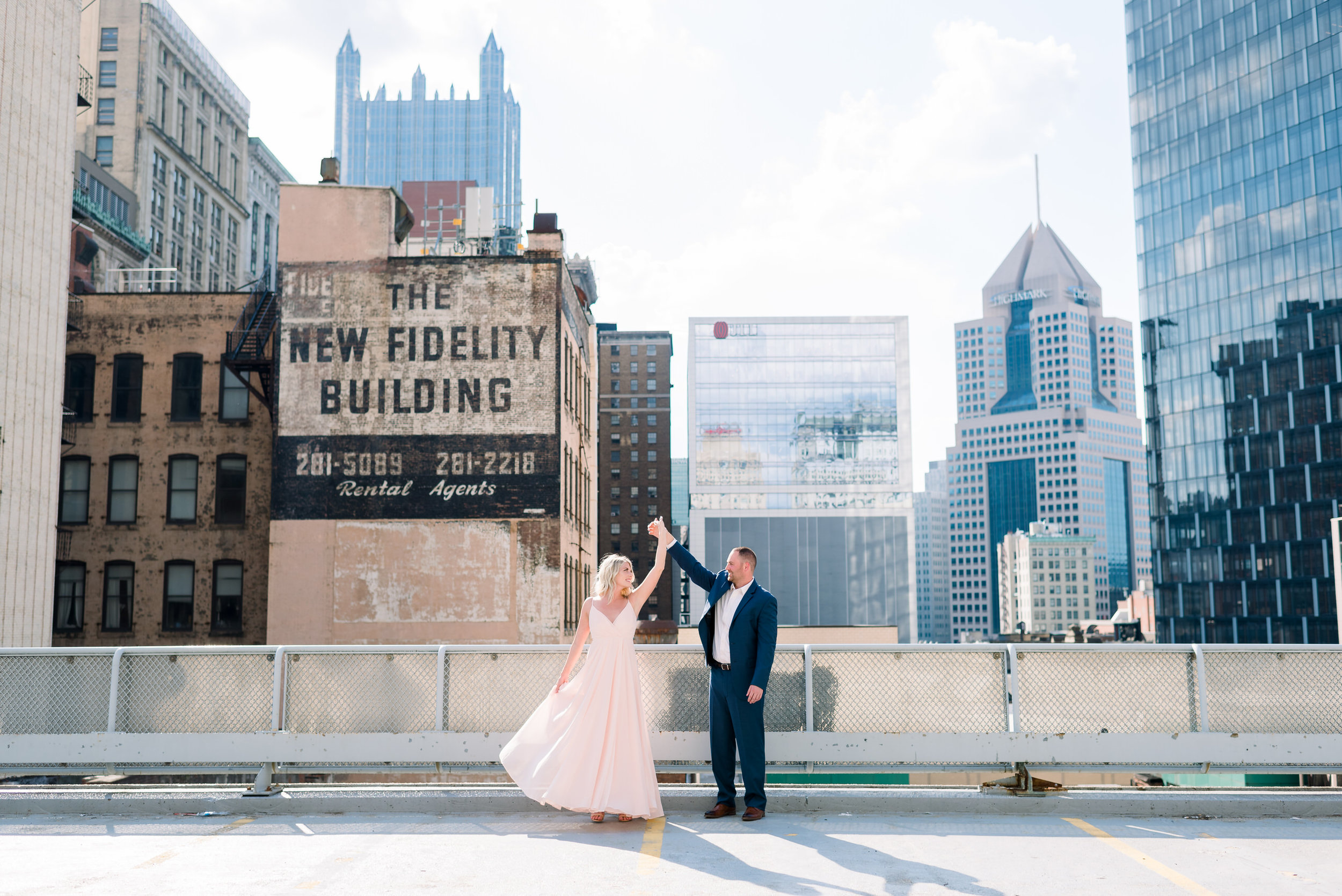 downtown-pittsburgh-rooftop-engagement-session-ashley-reed-photography6.jpg