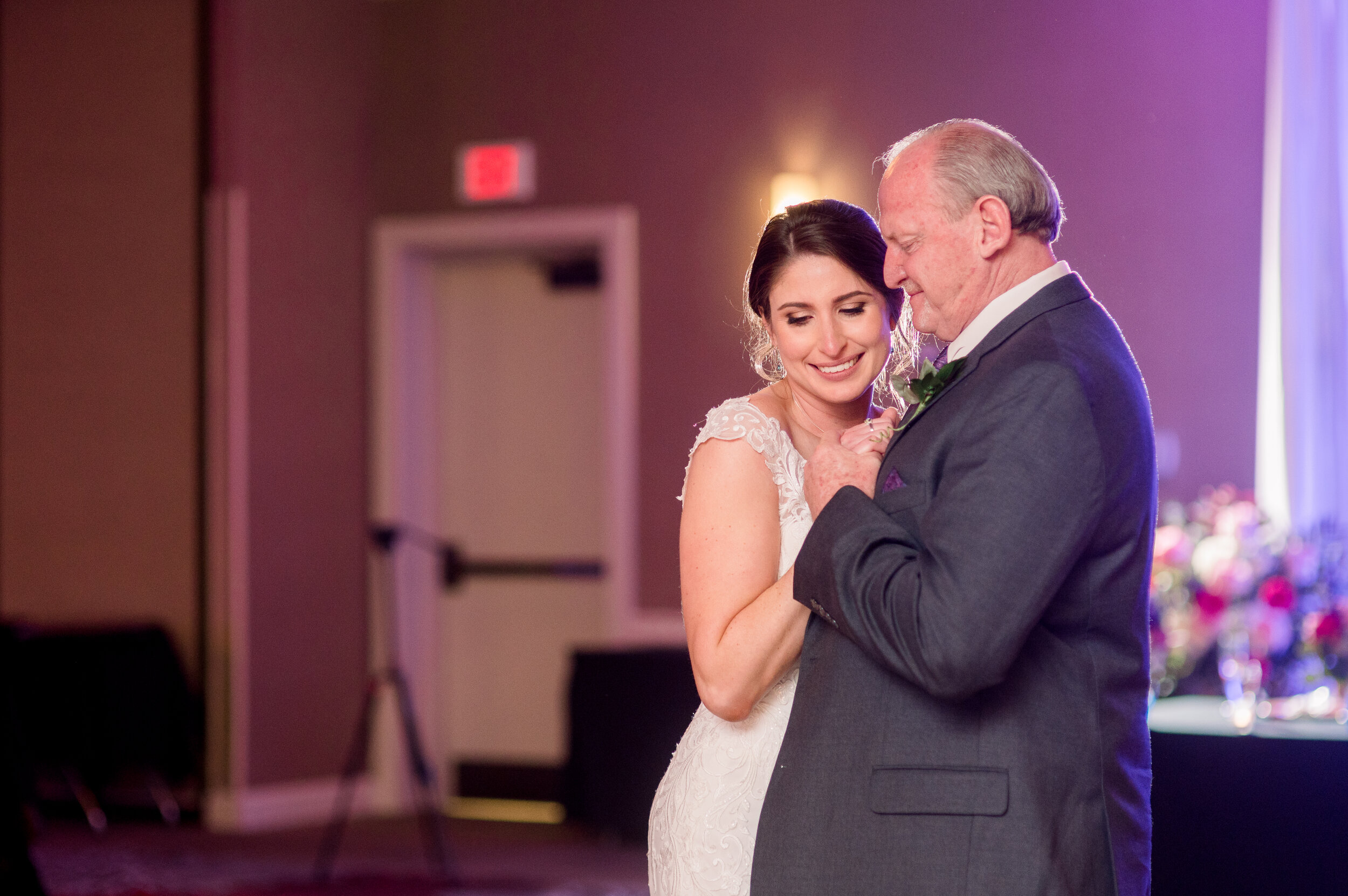 Weddings-at-The-DoubleTree-by-Hilton-Hotel-Pittsburgh-Ashley-Reed-Photography-68.jpg