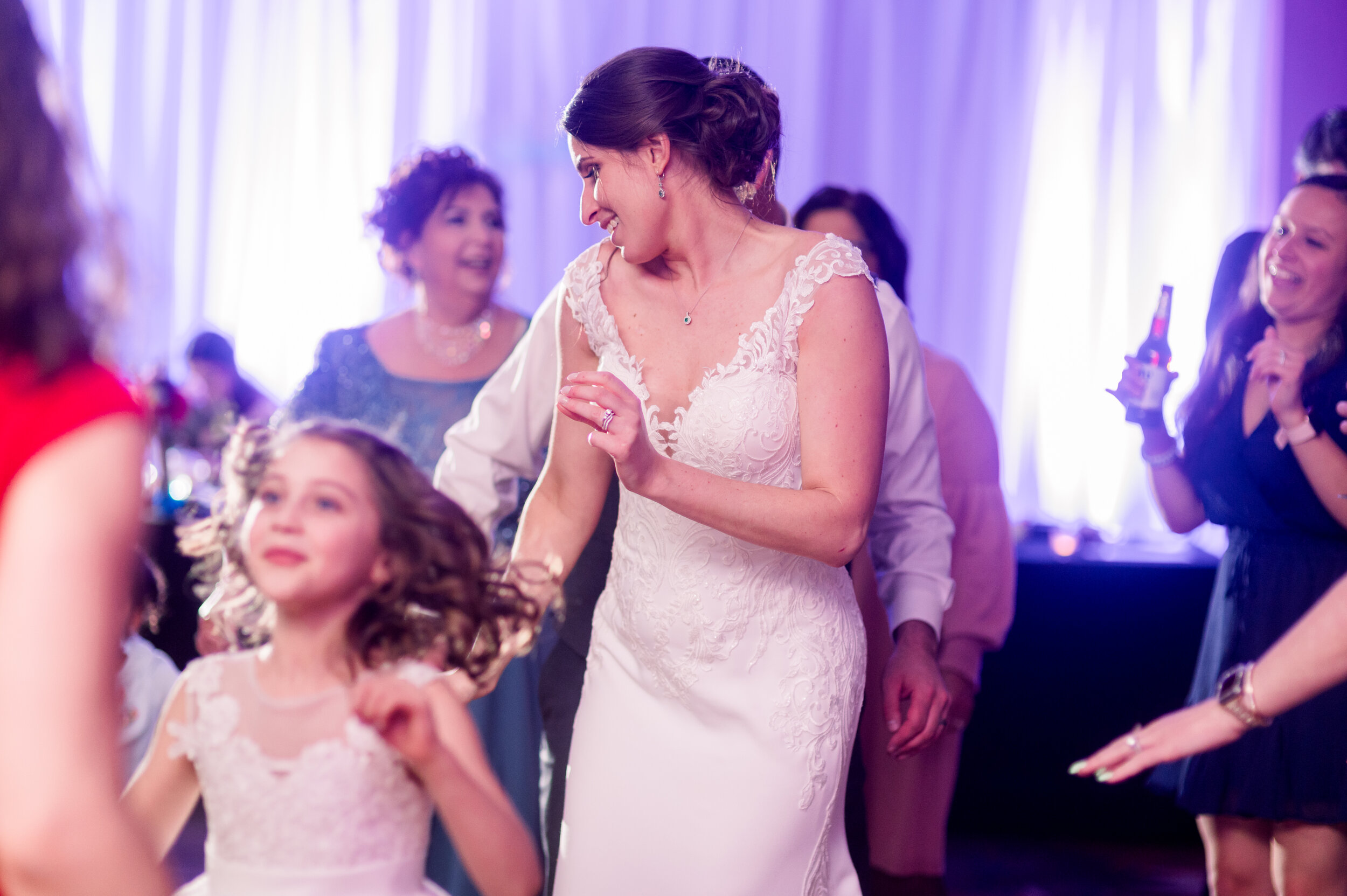Weddings-at-The-DoubleTree-by-Hilton-Hotel-Pittsburgh-Ashley-Reed-Photography-90.jpg
